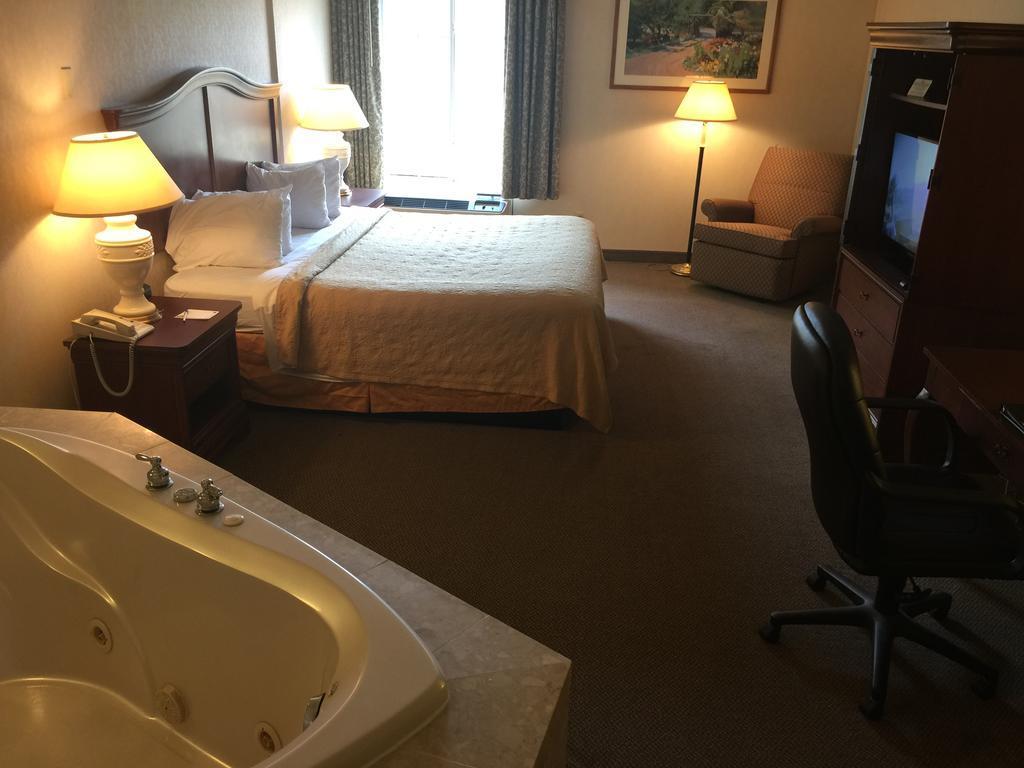 Quality Inn & Suites Данвілл Екстер'єр фото