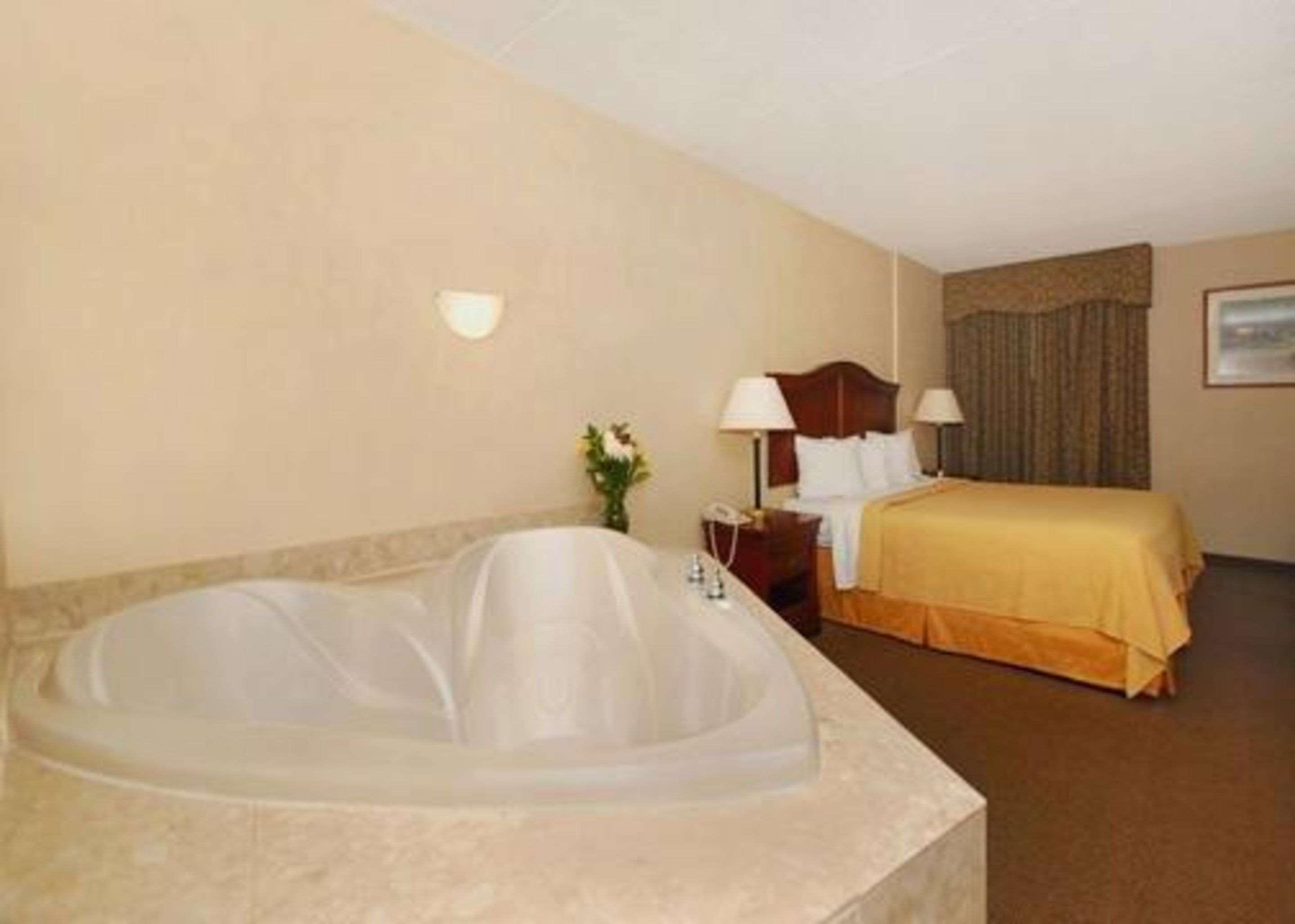 Quality Inn & Suites Данвілл Екстер'єр фото